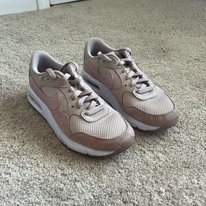 Nike Women’s Air Max Shoes Size 9